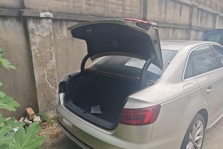 Used Audi A4L 2019 40 TFSI Fashion Edition China VI Emission Standard Trunk