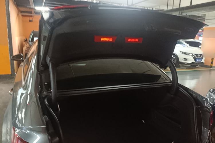 Used Audi A4L 2019 40 TFSI Fashion Edition China VI Emission Standard Trunk