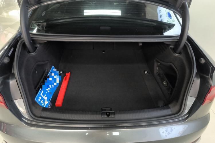 Used Audi A4L 2019 40 TFSI Fashion Edition China VI Emission Standard Trunk