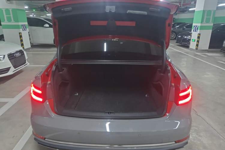 Used Audi A4L 2019 40 TFSI Ambition China VI Trunk