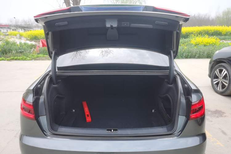 Used Audi A4L 2019 40 TFSI Ambition China VI Trunk