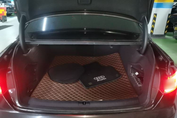 Used Audi A4L 2019 40 TFSI Fashion Edition China VI Emission Standard Trunk