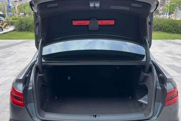 Used Audi A4L 2019 40 TFSI Fashion Edition China VI Emission Standard Trunk