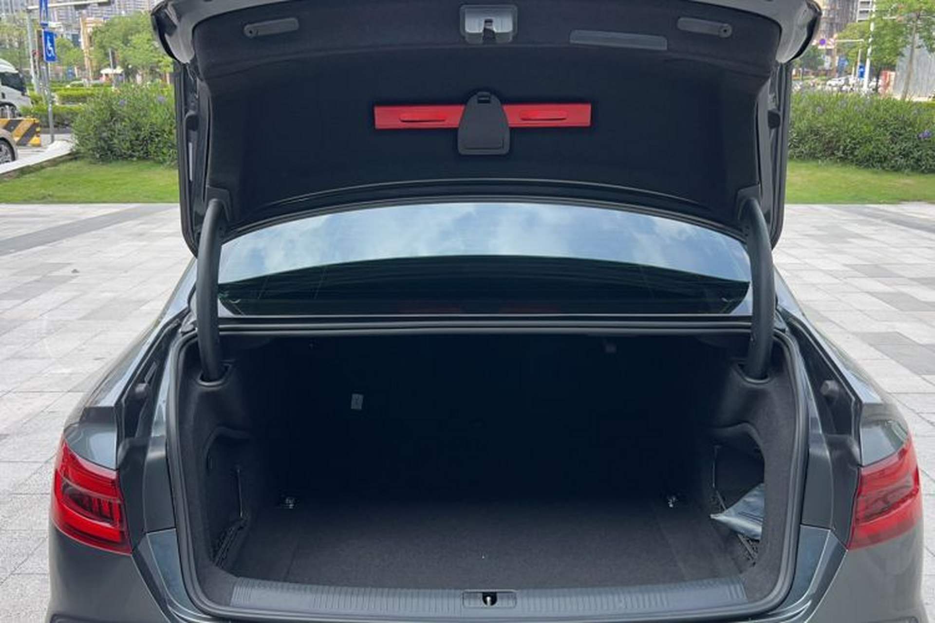 Used Audi A4L 2019 40 TFSI Fashion Edition China VI Emission Standard Trunk