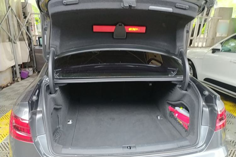 Used Audi A4L 2019 40 TFSI Fashion Edition China VI Emission Standard Trunk