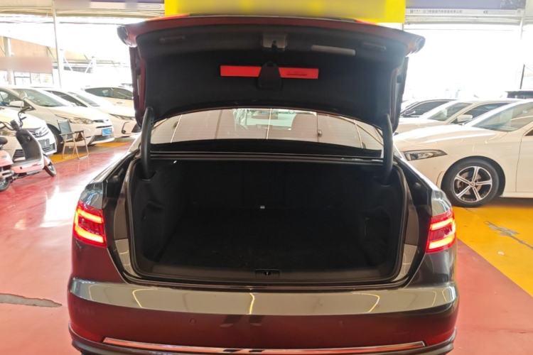 Used Audi A4L 2019 40 TFSI Ambition China VI Trunk