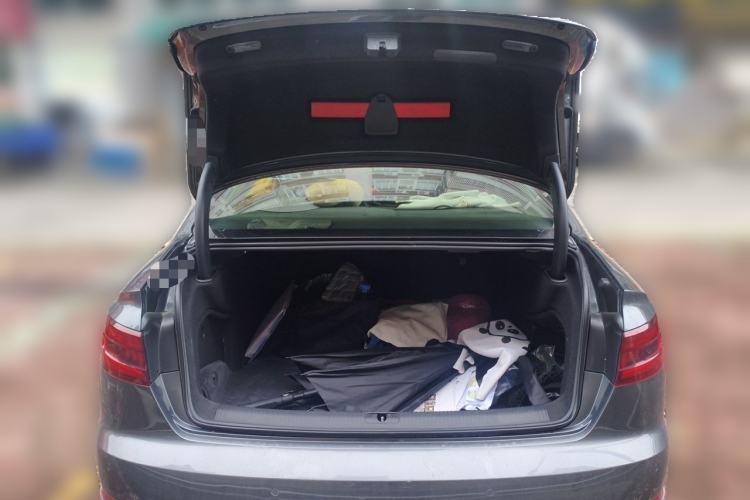 Used Audi A4L 2019 40 TFSI Fashion Edition China VI Emission Standard Trunk
