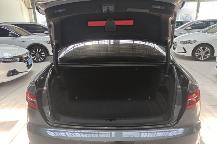 Used Audi A4L 2019 40 TFSI Fashion Edition China VI Emission Standard Trunk