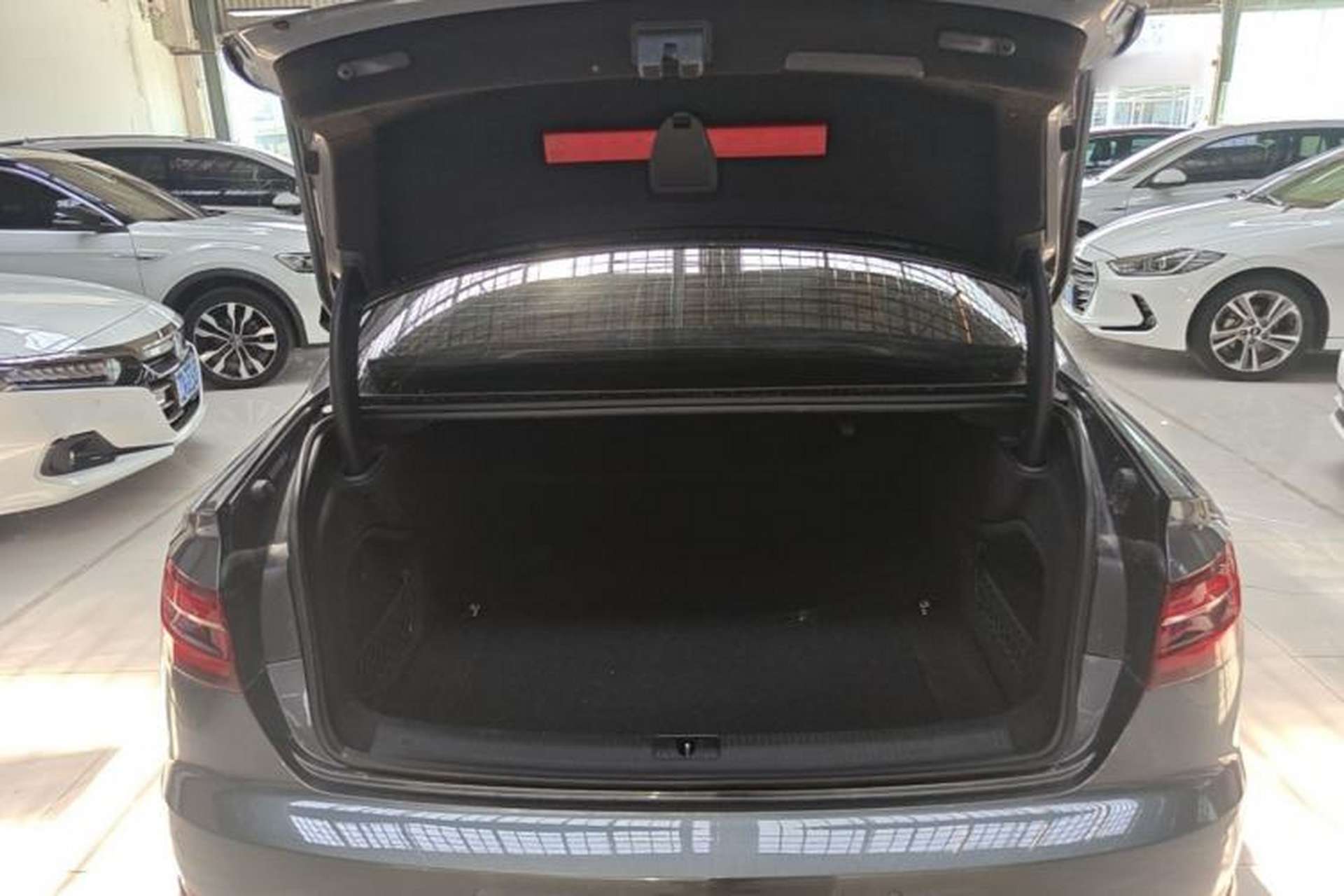 Used Audi A4L 2019 40 TFSI Fashion Edition China VI Emission Standard Trunk