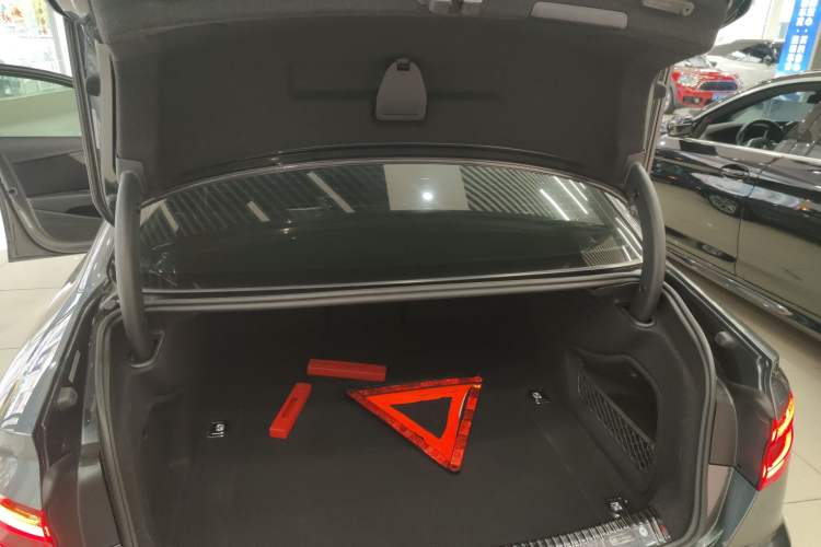 Used Audi A4L 2019 40 TFSI Ambition China VI Trunk
