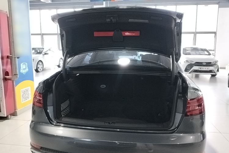 Used Audi A4L 2019 40 TFSI Fashion Edition China VI Emission Standard Trunk