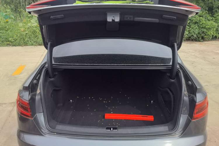 Used Audi A4L 2019 40 TFSI Ambition China VI Trunk