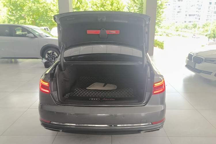 Used Audi A4L 2019 40 TFSI Ambition China VI Trunk