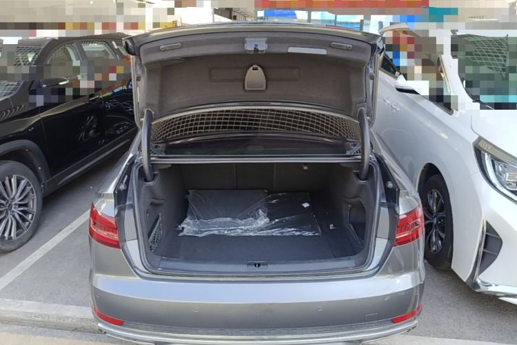 Used Audi A4L 2019 40 TFSI Fashion Edition China VI Emission Standard Trunk