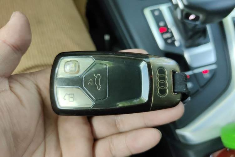 Used Audi A4L 2019 40 TFSI Fashion Edition China VI Emission Standard Vehicle Key