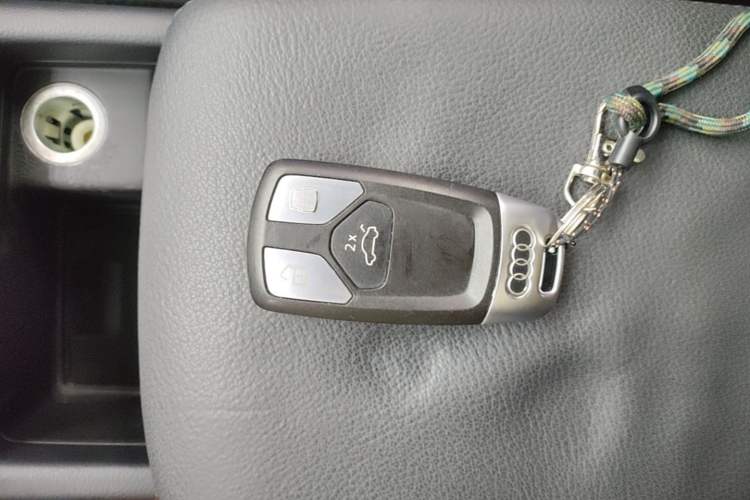 Used Audi A4L 2019 40 TFSI Fashion Edition China VI Emission Standard Vehicle Key