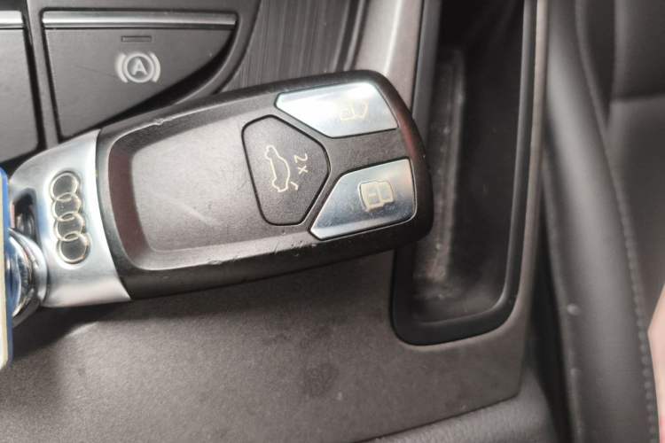 Used Audi A4L 2019 40 TFSI Ambition Version China V Vehicle Key