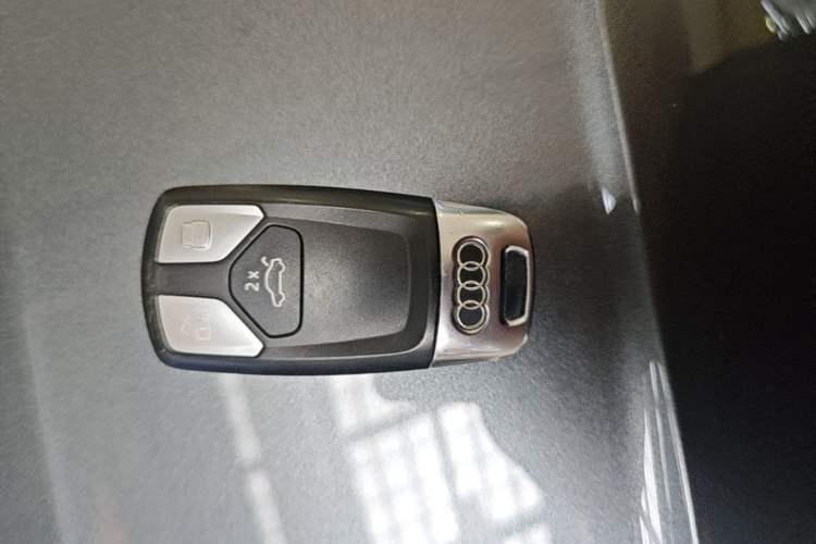 Used Audi A4L 2019 40 TFSI Fashion Edition China VI Emission Standard Vehicle Key