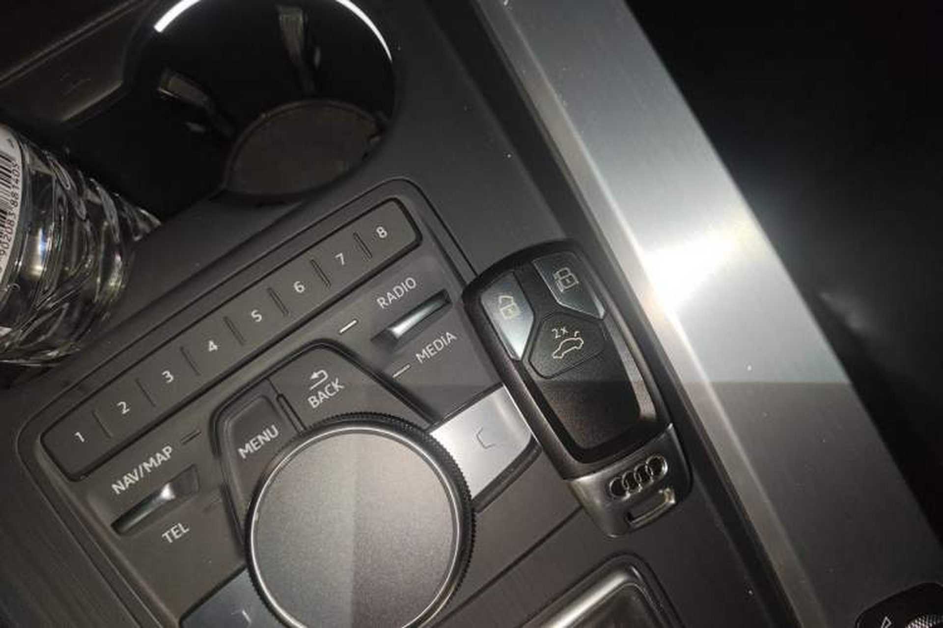 Used Audi A4L 2019 40 TFSI Fashion Edition China VI Emission Standard Vehicle Key