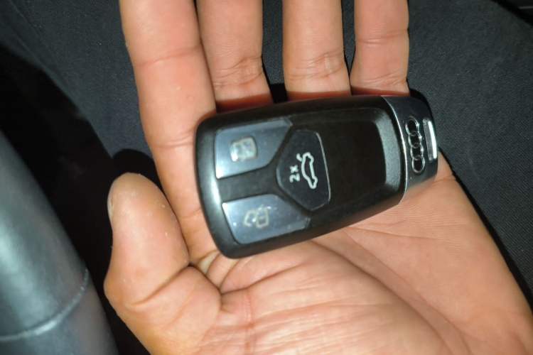 Used Audi A4L 2019 40 TFSI Fashion Edition China VI Emission Standard Vehicle Key