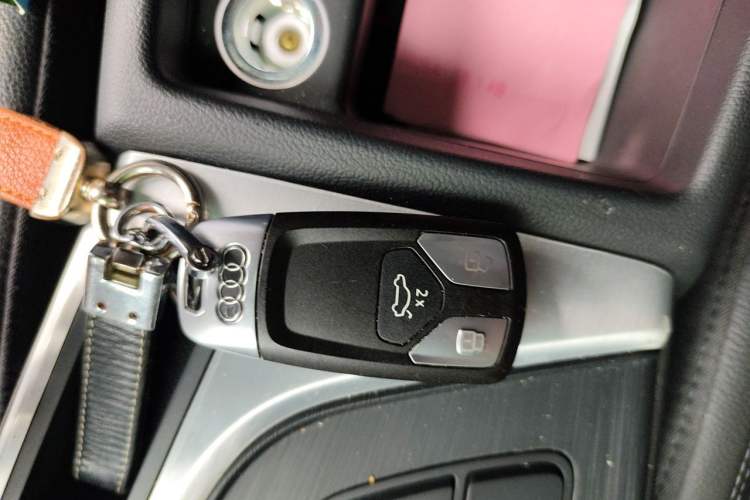 Used Audi A4L 2019 40 TFSI Fashion Edition China VI Emission Standard Vehicle Key