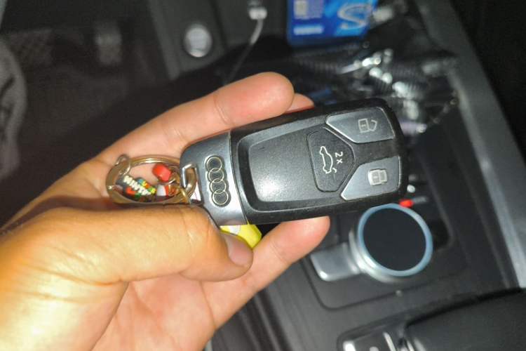 Used Audi A4L 2019 40 TFSI Fashion Edition China VI Emission Standard Vehicle Key