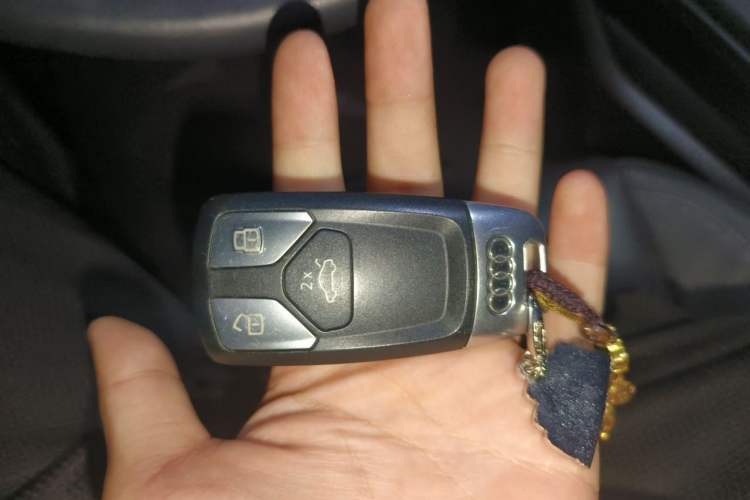 Used Audi A4L 2019 40 TFSI Fashion Edition China VI Emission Standard Vehicle Key