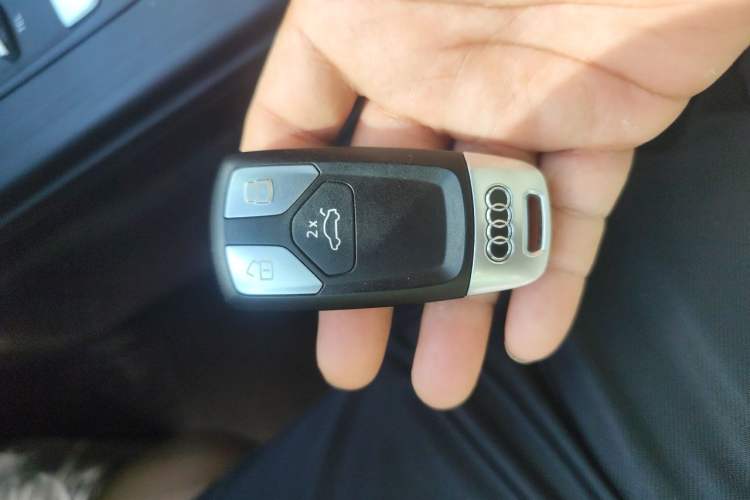Used Audi A4L 2019 40 TFSI Fashion Edition China VI Emission Standard Vehicle Key