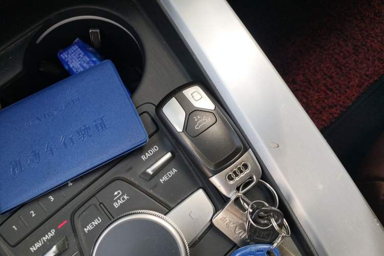 Used Audi A4L 2019 40 TFSI Fashion Edition China VI Emission Standard Vehicle Key