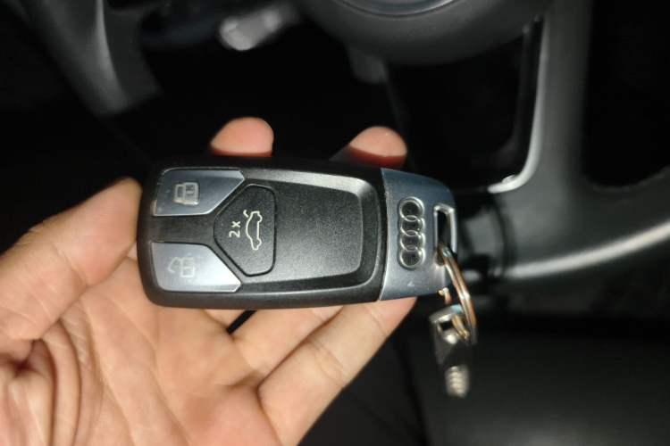 Used Audi A4L 2019 40 TFSI Fashion Edition China VI Emission Standard Vehicle Key