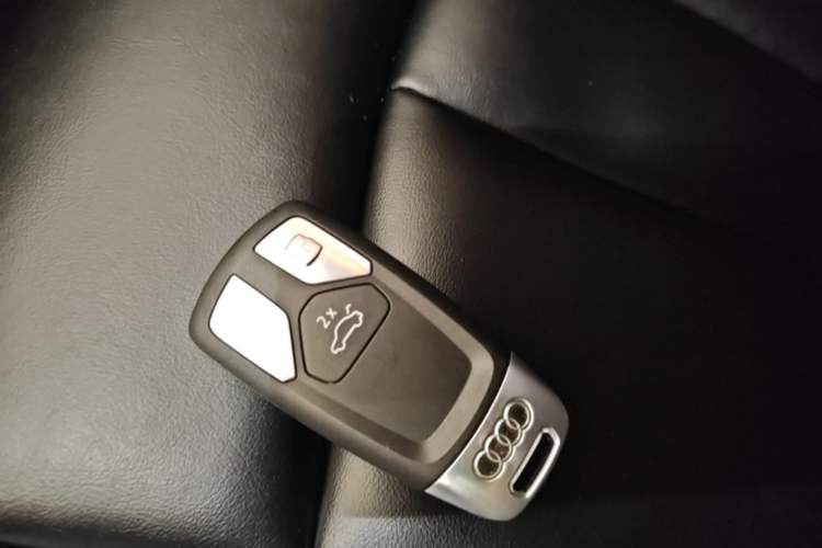 Used Audi A4L 2019 40 TFSI Ambition China VI Vehicle Key