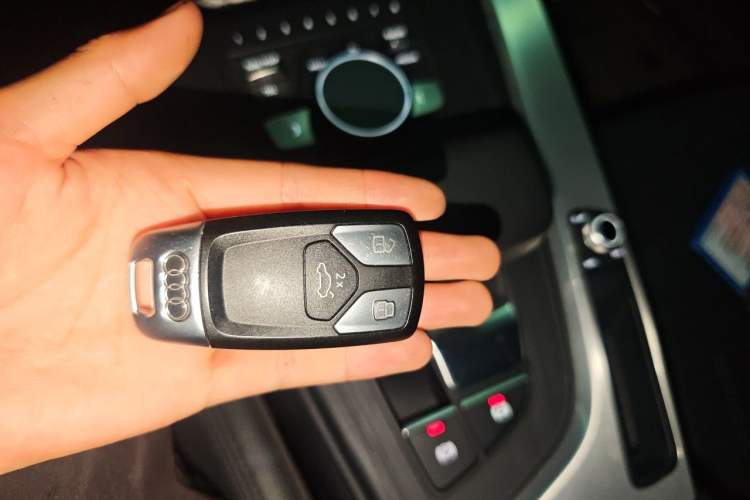 Used Audi A4L 2019 40 TFSI Fashion Edition China VI Emission Standard Vehicle Key