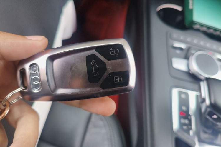 Used Audi A4L 2019 40 TFSI Fashion Edition China VI Emission Standard Vehicle Key