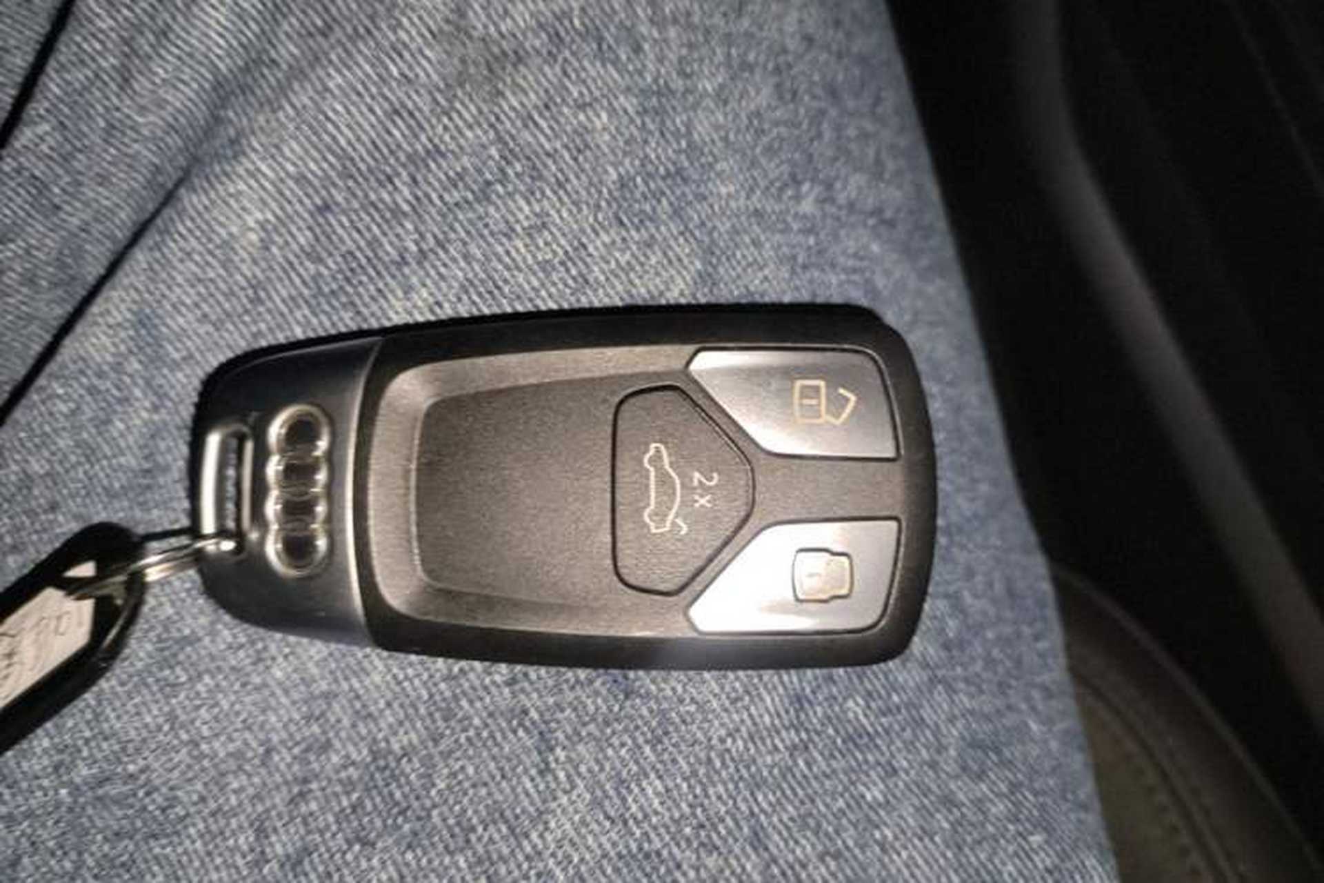 Used Audi A4L 2019 40 TFSI Fashion Edition China VI Emission Standard Vehicle Key