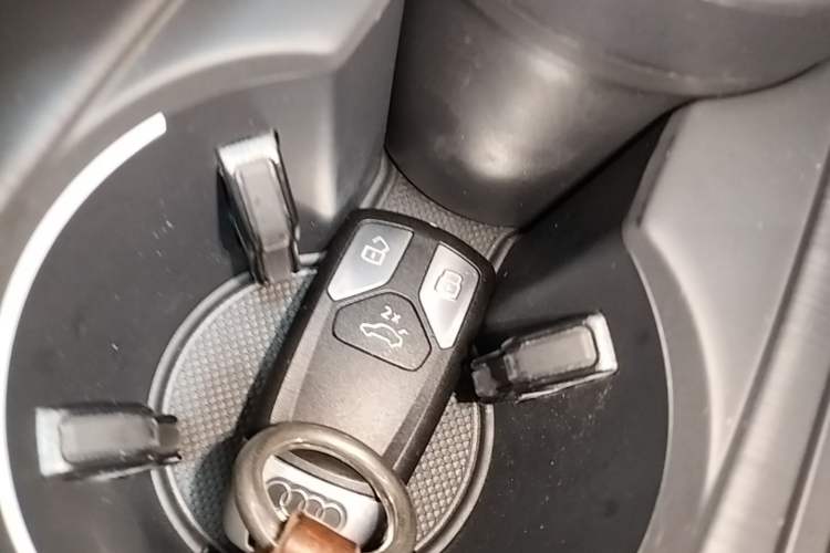 Used Audi A4L 2019 40 TFSI Fashion Edition China VI Emission Standard Vehicle Key