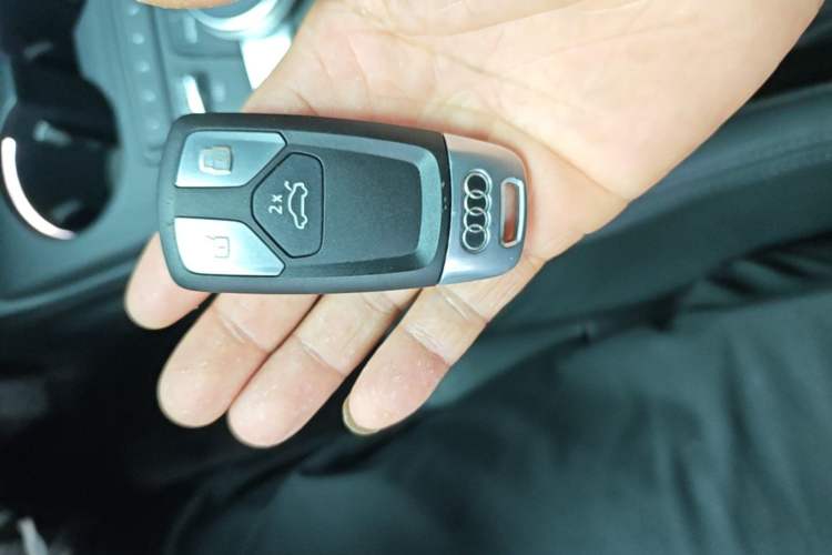 Used Audi A4L 2019 40 TFSI Fashion Edition China VI Emission Standard Vehicle Key