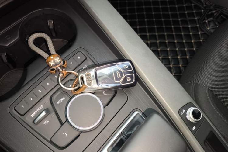Used Audi A4L 2019 40 TFSI Ambition China VI Vehicle Key