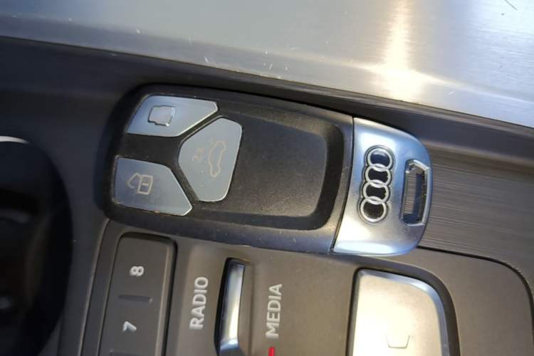 Used Audi A4L 2019 40 TFSI Fashion Edition China VI Emission Standard Vehicle Key