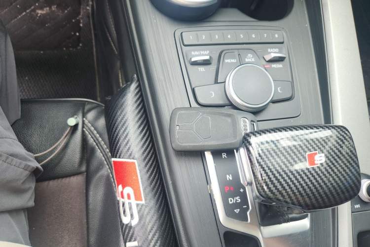 Used Audi A4L 2019 40 TFSI Ambition China VI Vehicle Key
