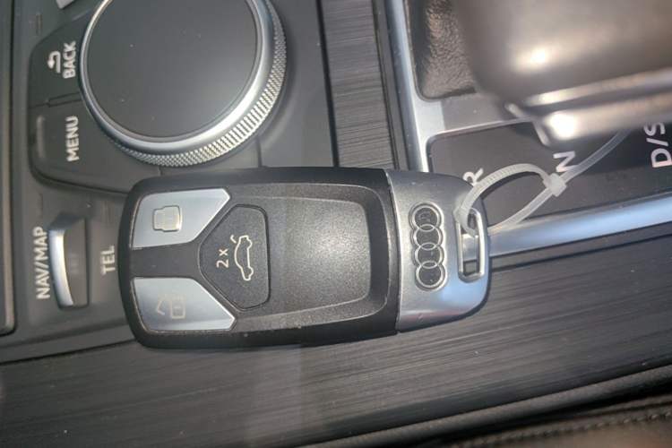 Used Audi A4L 2019 40 TFSI Ambition China VI Vehicle Key