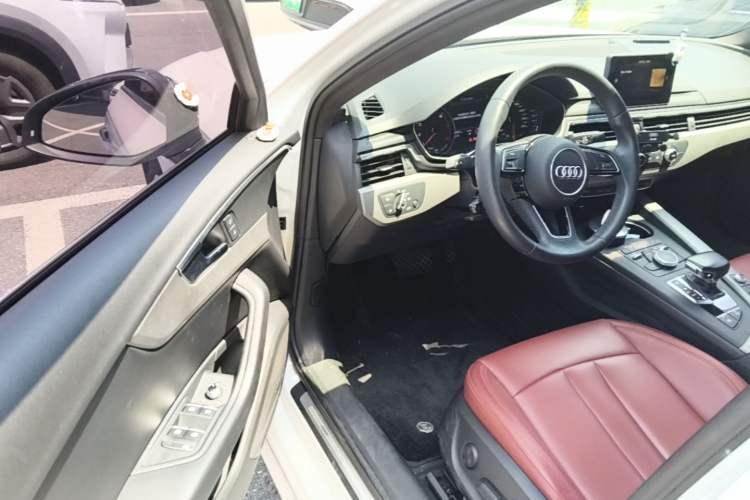 Used Audi A4L 2019 40 TFSI Ambition China VI Driver Seat