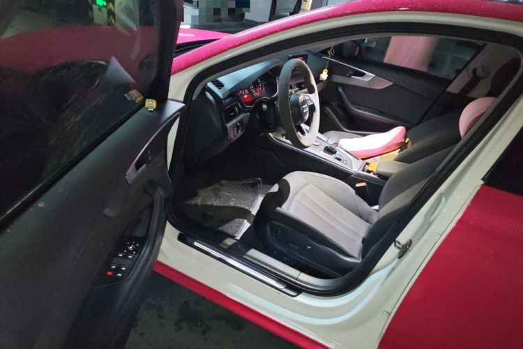 Used Audi A4L 2019 40 TFSI Ambition China VI Driver Seat