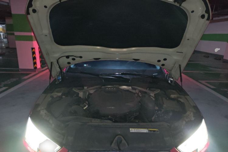 Used Audi A4L 2019 40 TFSI Ambition China VI Engine Bay