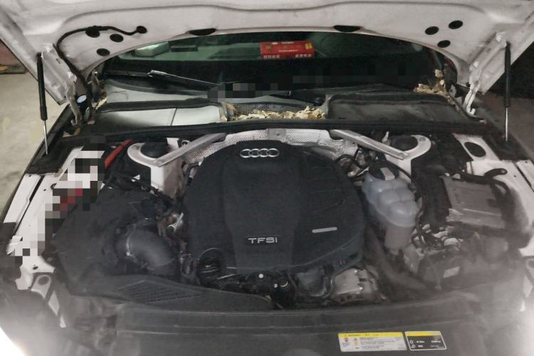 Used Audi A4L 2019 40 TFSI Fashion Edition China VI Emission Standard Engine Bay
