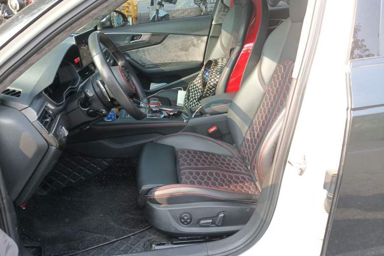 Used Audi A4L 2019 45 TFSI quattro Individual Sport Edition China VI Left Front Seat