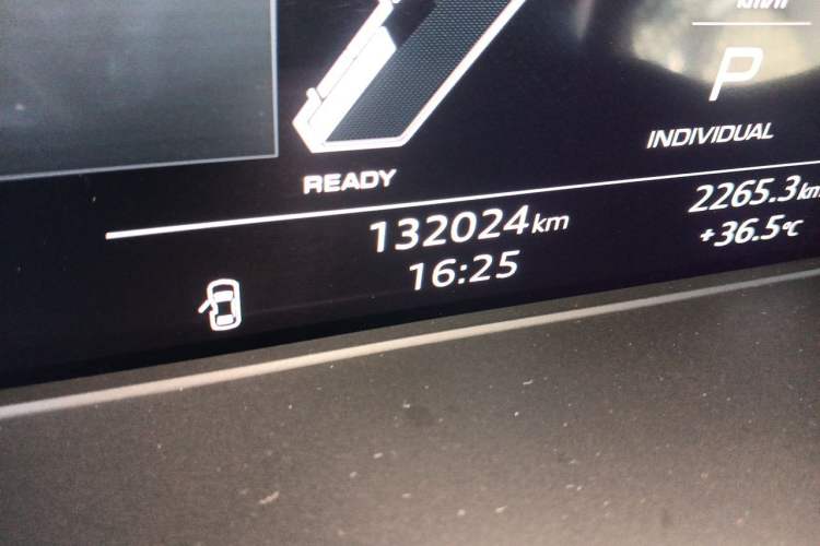 Used Audi A4L 2019 45 TFSI quattro Individual Sport Edition China VI Odometer Close Up