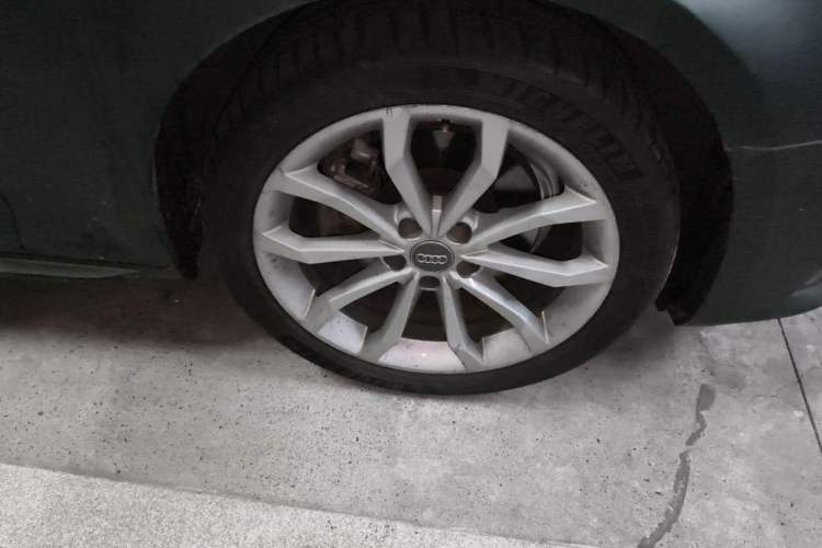 Used Audi A4L 2019 40 TFSI Fashion Edition China VI Emission Standard Right Front Wheel Hub
