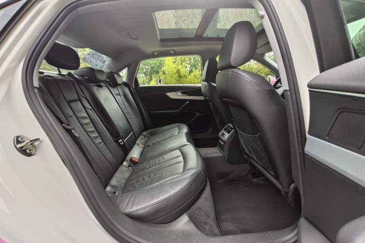 Used Audi A4L 2019 40 TFSI Fashion Edition China VI Emission Standard Interior 10