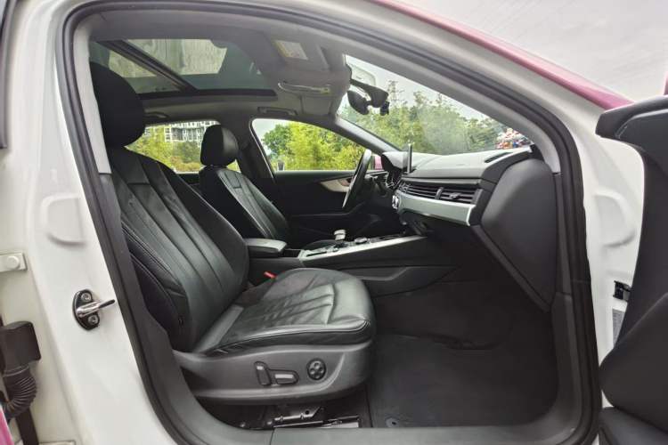 Used Audi A4L 2019 40 TFSI Fashion Edition China VI Emission Standard Interior 9