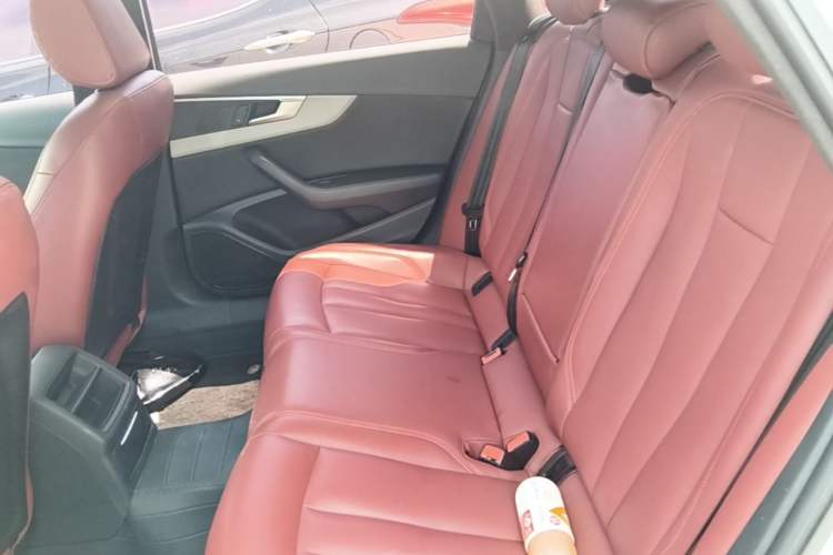 Used Audi A4L 2019 40 TFSI Ambition China VI Left Rear Seat